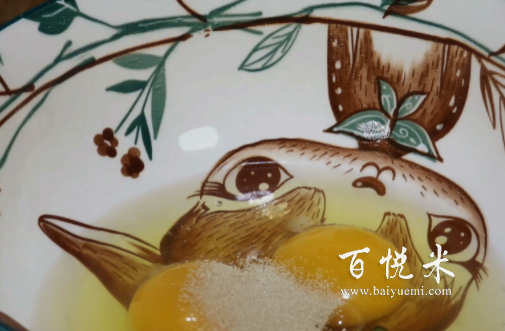 只用1碗面粉，3個(gè)雞蛋，教你懶人面包做法，有電飯鍋就能做